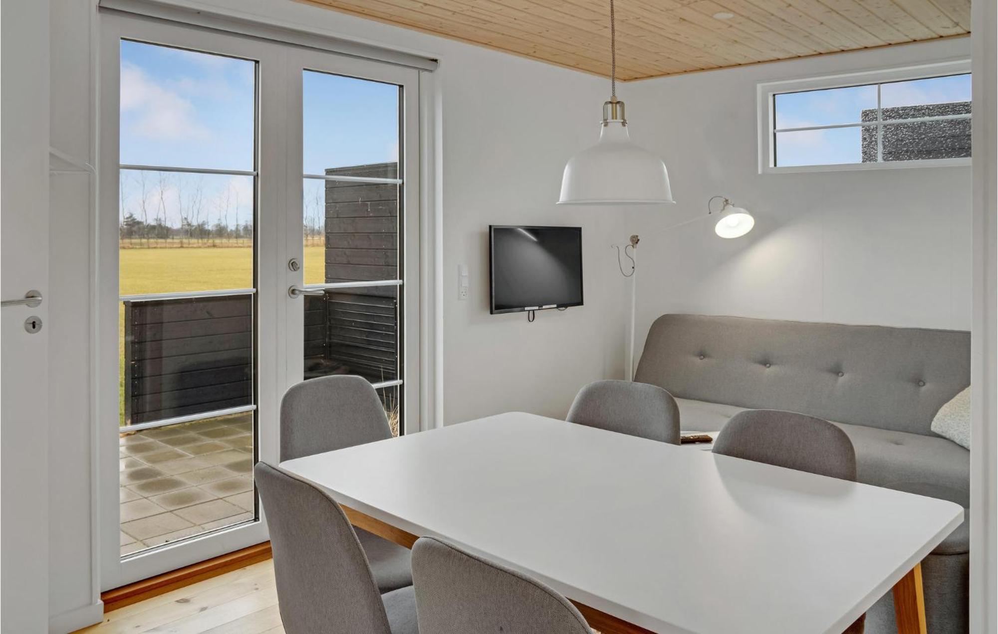 2 Bedroom Gorgeous Apartment In Vaeggerlose Bøtø By 외부 사진