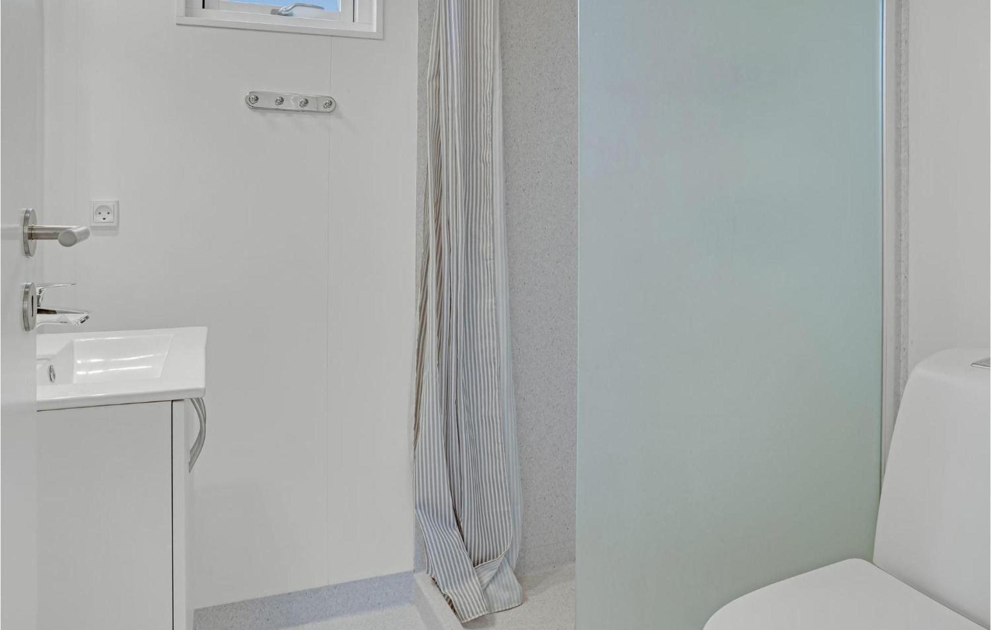 2 Bedroom Gorgeous Apartment In Vaeggerlose Bøtø By 외부 사진